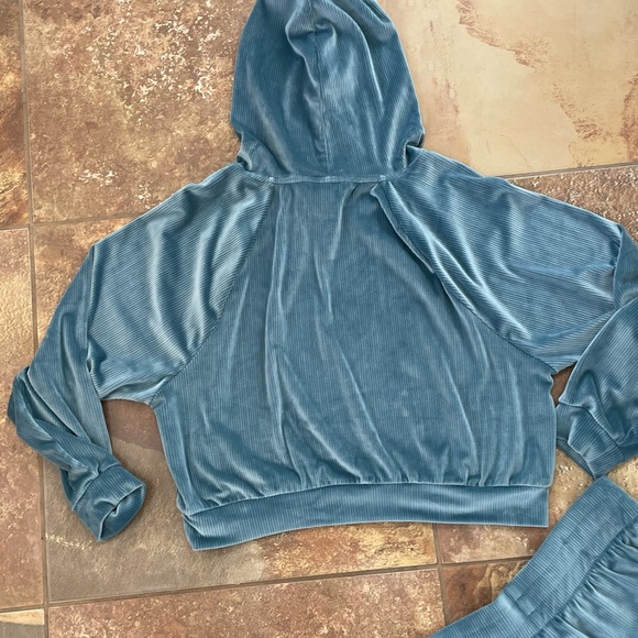 Victoria Secret velour set - Picture 2 of 8